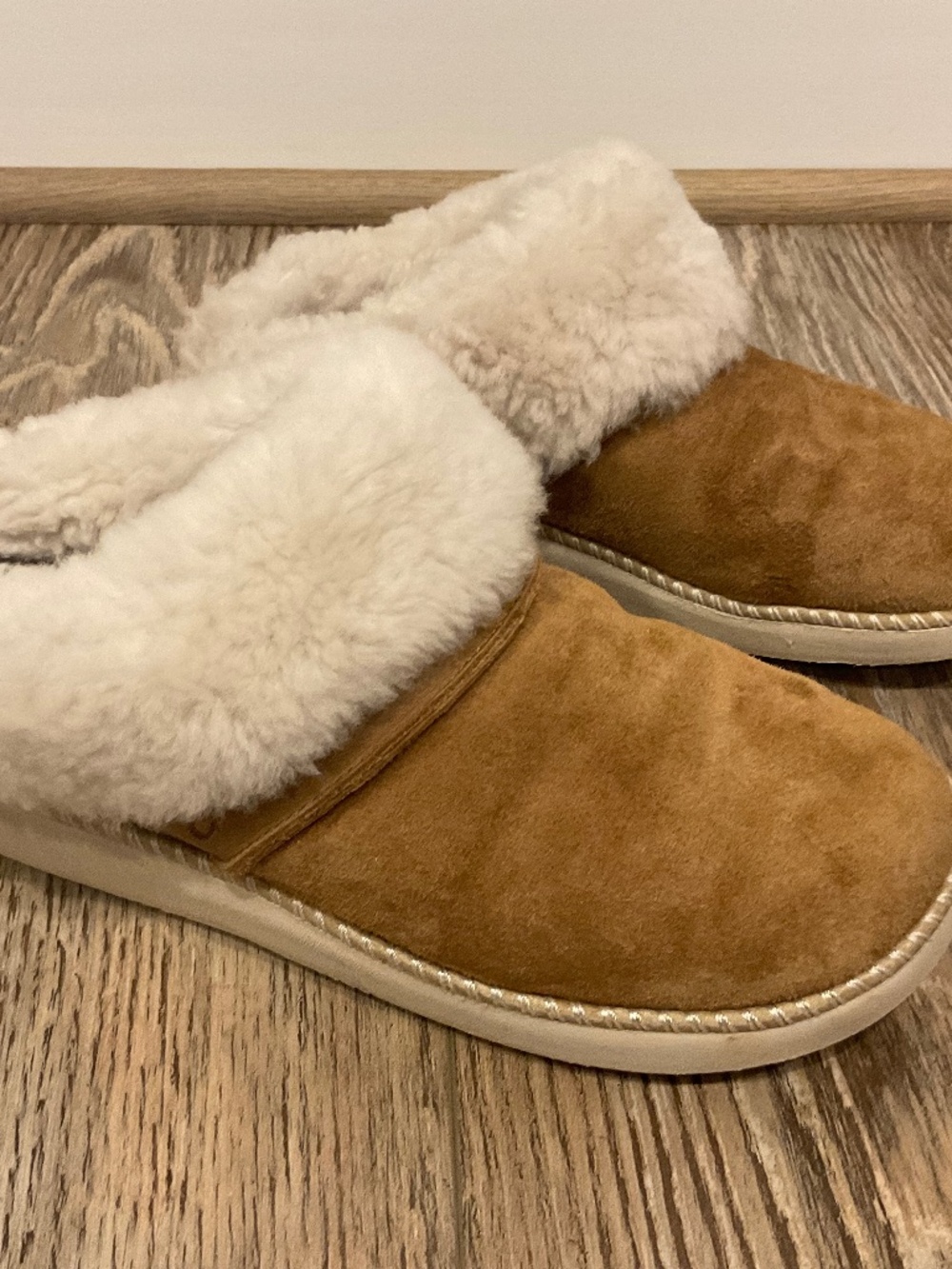 Olukai Ku'i Genuine Shearling Slippers - Tan Bone - Women's Size 8 - EEUC!
